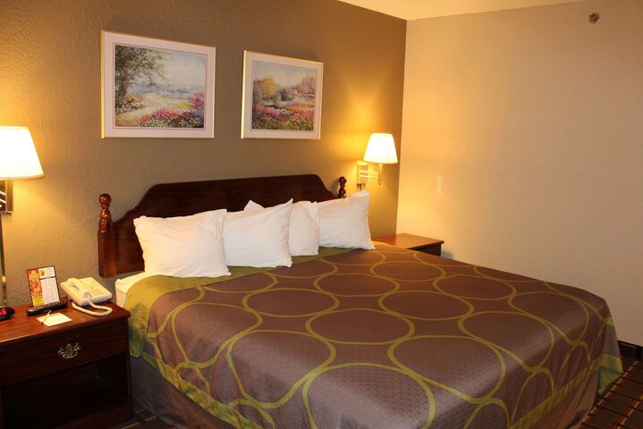 1 King Bed (6 of 17)