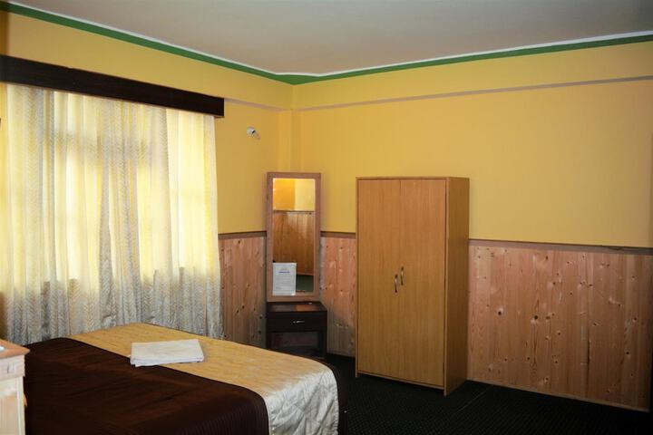 Room 10 of 65