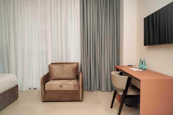 Room 107 of 177