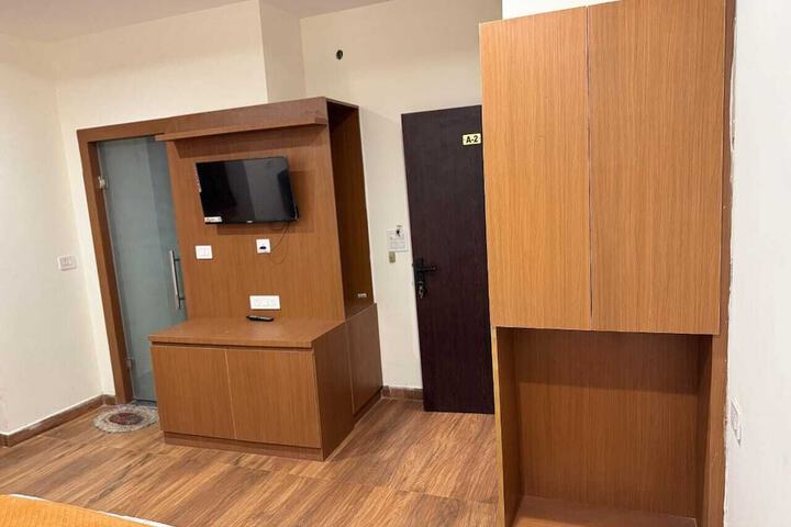 Room 10 of 44