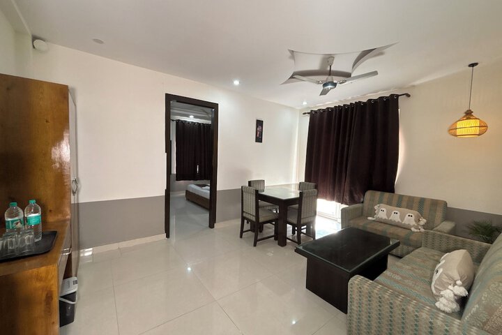 Room 10 of 14
