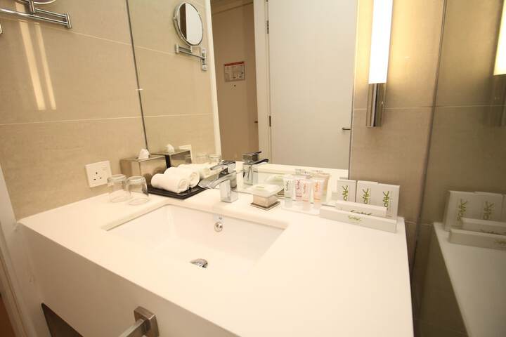 Room 21 of 37