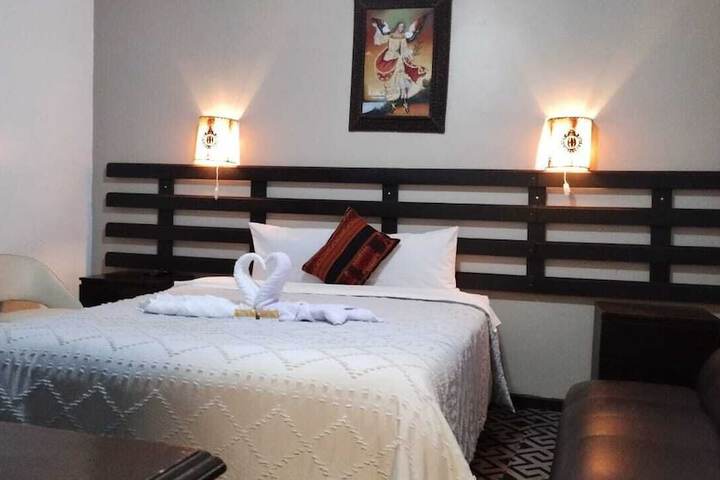 Room 6 of 9