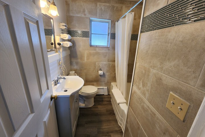 Room 14 of 28