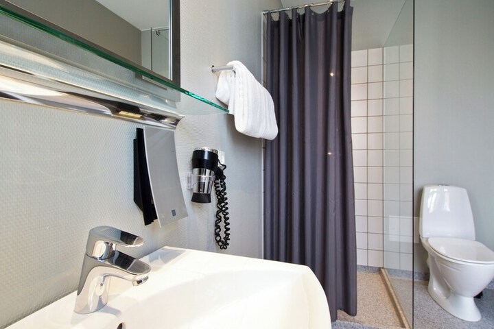 Room 46 of 74