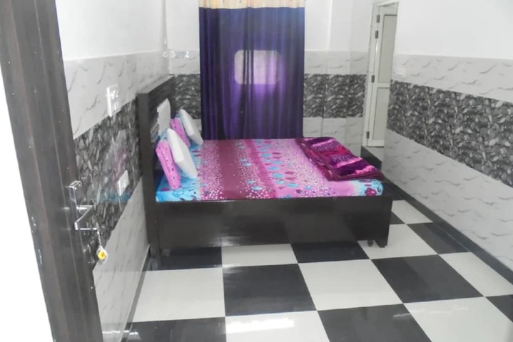 Room 6 of 10