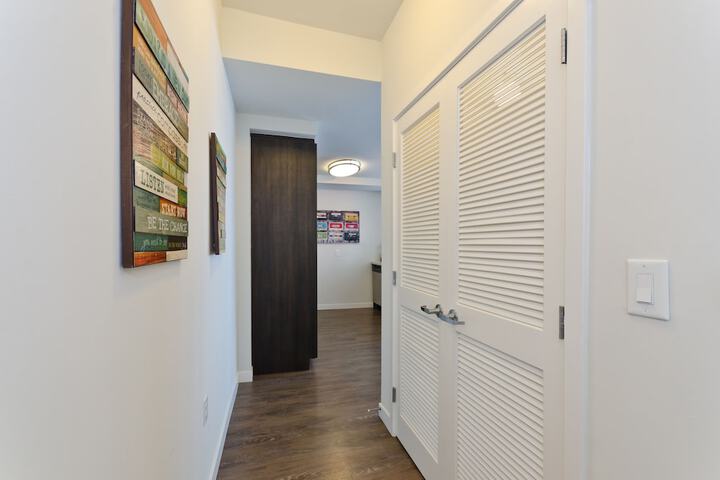 Ballroom/Hall 23 of 24