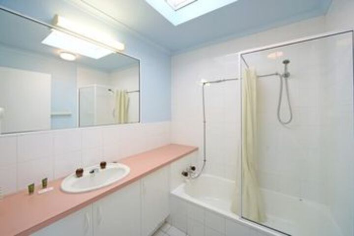 Room 2 of 8