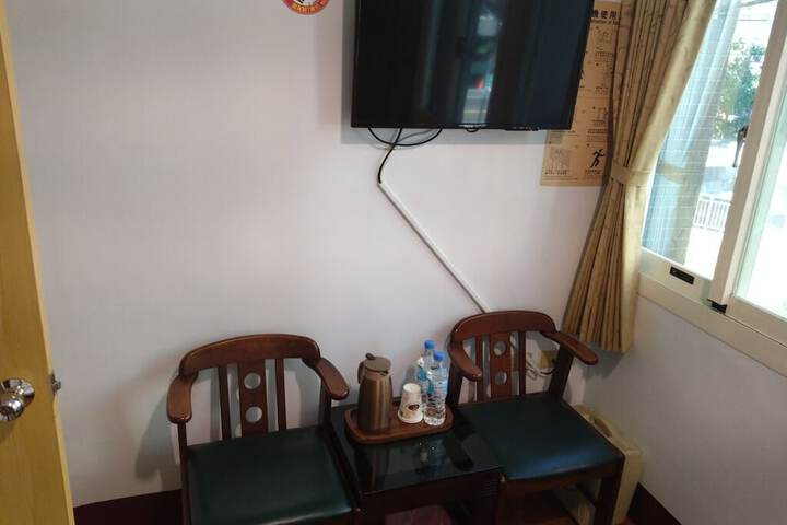 Room 18 of 42