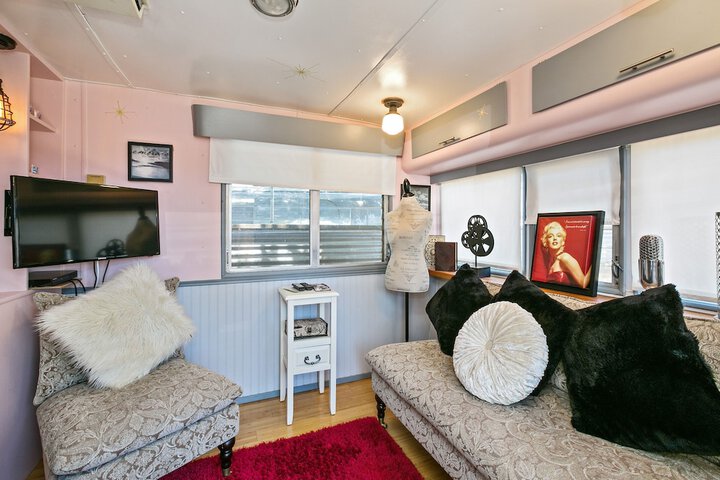 Room 9 of 185