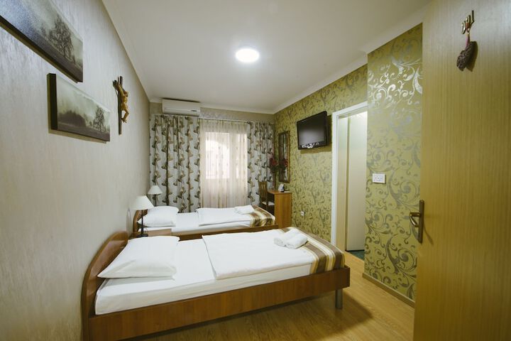 Room 43 of 103