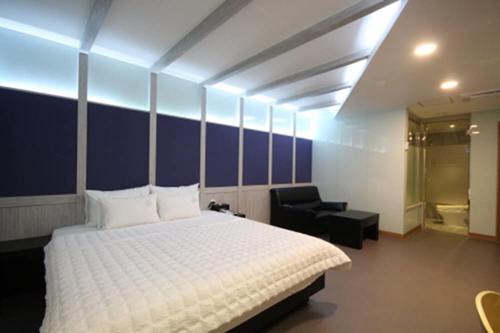 Room 16 of 43