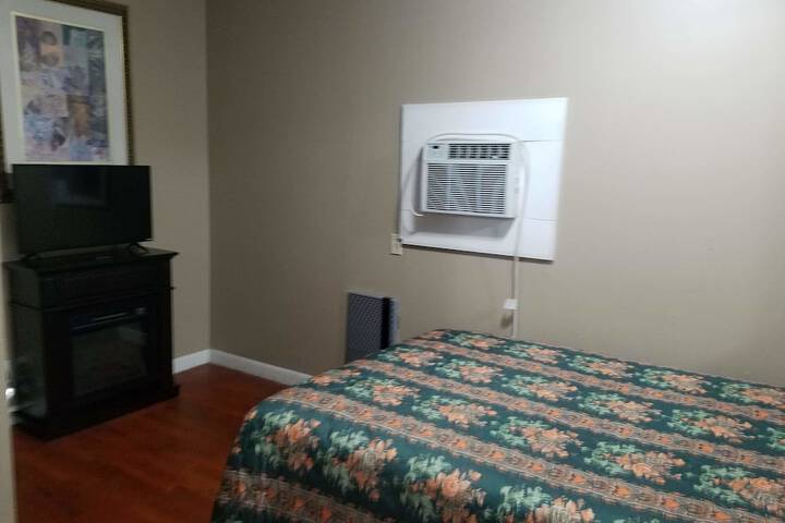 Room 6 of 10