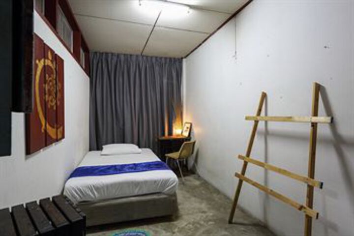 Room 4 of 11