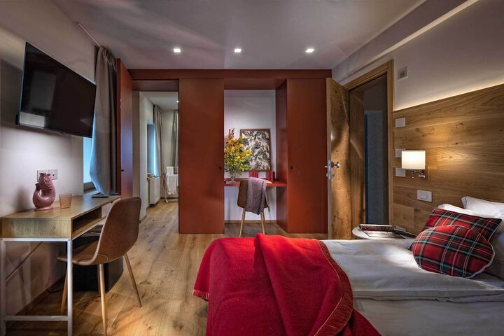 Room 7 of 63