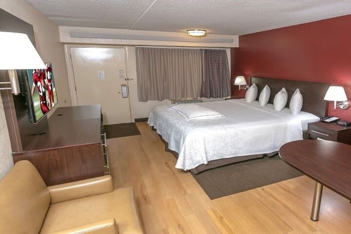 Deluxe King Bed (16 of 24)