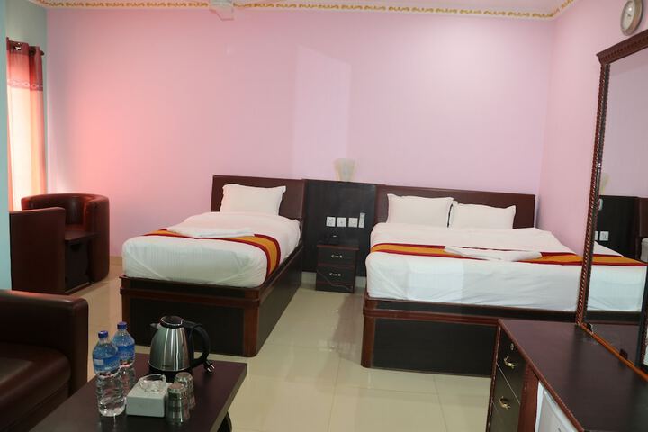 Room 6 of 18