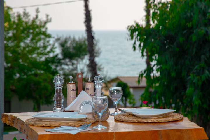 Dining 14 of 38