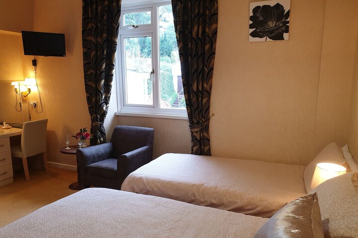 Room 27 of 184