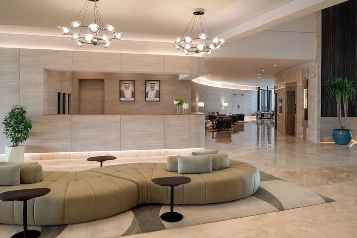 Ray Hotel by Cloud 7