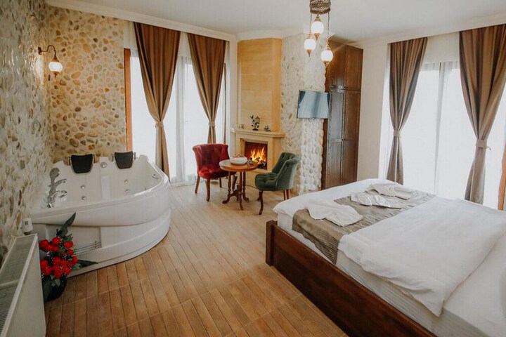 Room 2 of 37