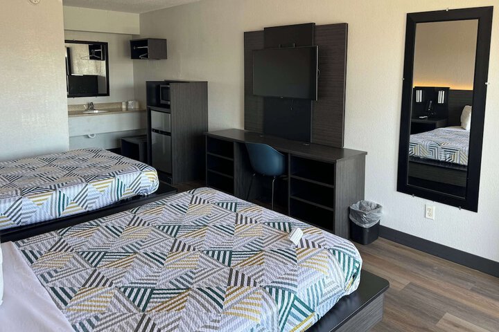 2 Double Beds (4 of 4)