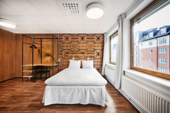 Room 26 of 65