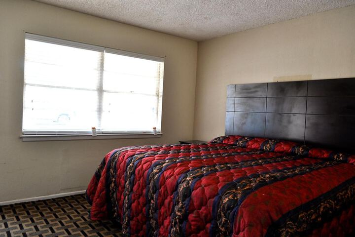 Room 16 of 32