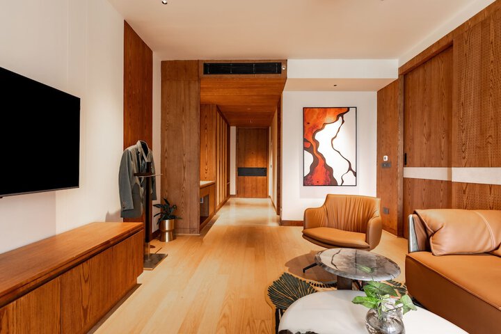 Room 43 of 143