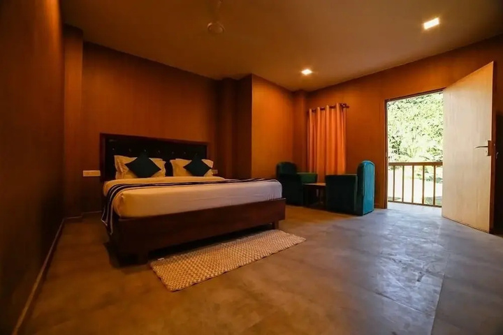 Room 3 of 9