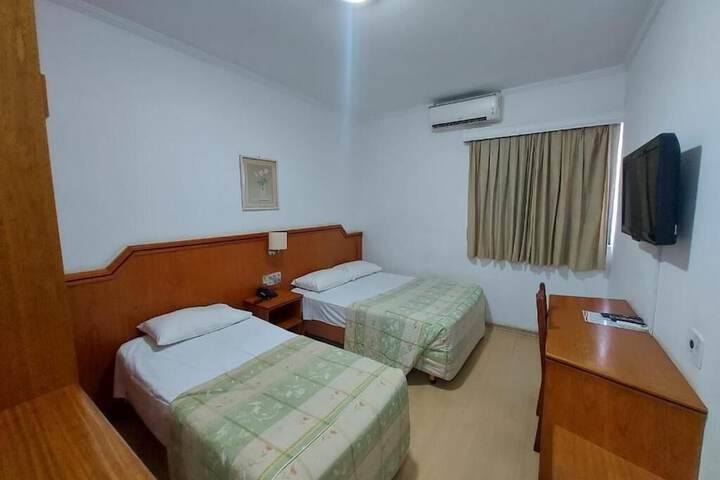 Room 11 of 33
