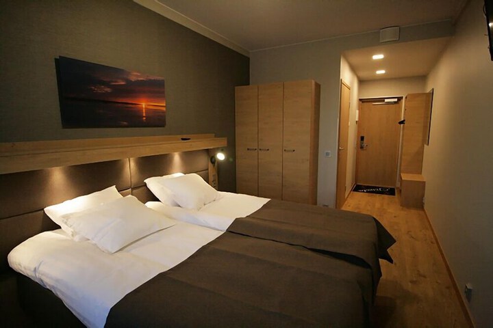 Room 6 of 58