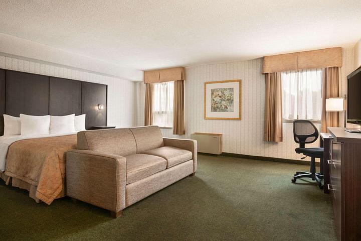 1 King Bed (2 of 7)