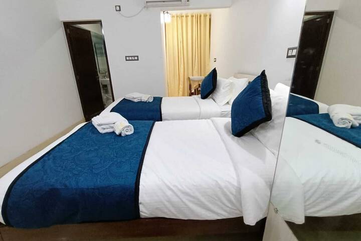 Room 7 of 18
