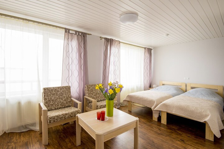 Room 4 of 25