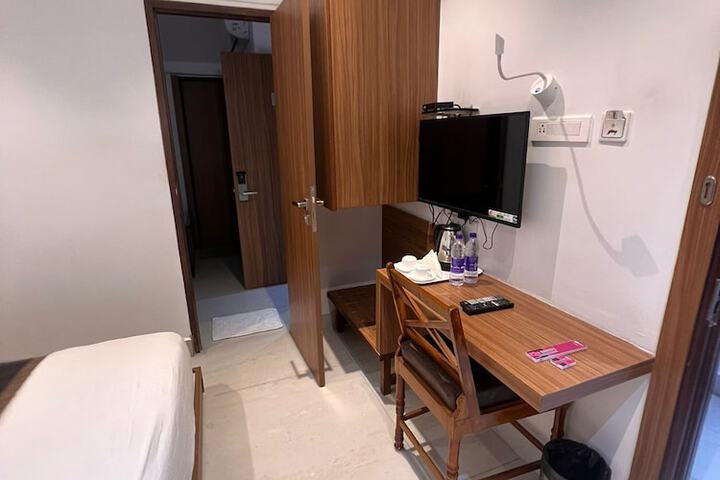 Room 11 of 21