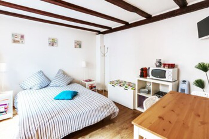 Room 4 of 12