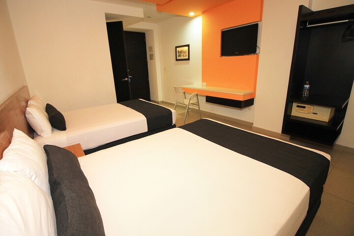 Room 33 of 94