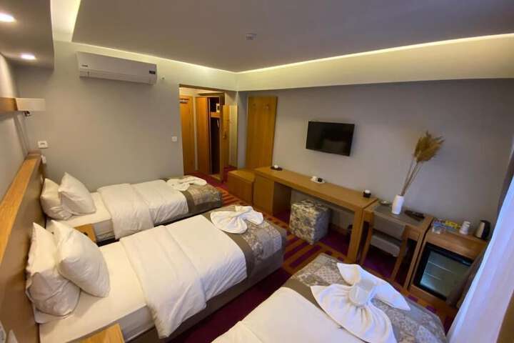 Room 10 of 26