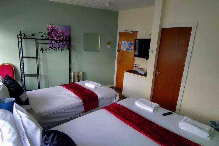 Room 5 of 11