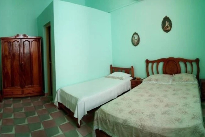 Room 4 of 12