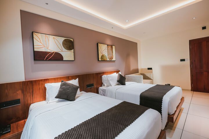 Room 16 of 36