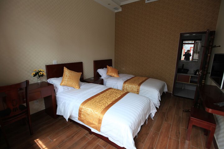 Room 10 of 38