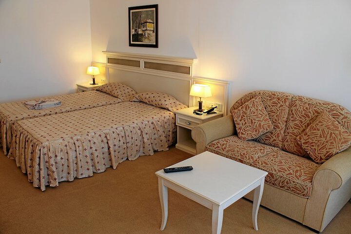 Room 7 of 173