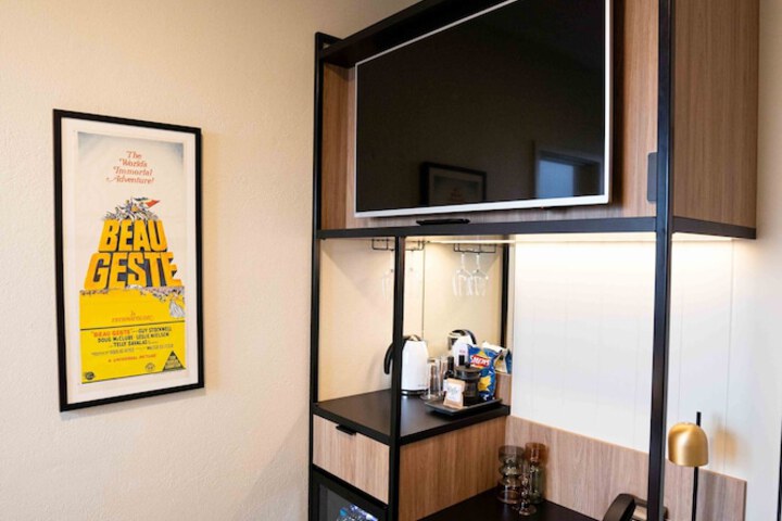 Room 33 of 63