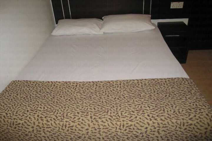 Room 6 of 14