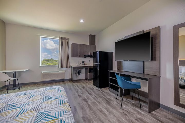 Room 13 of 28