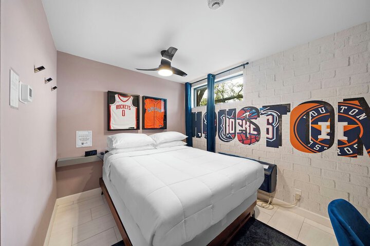 Room 18 of 111