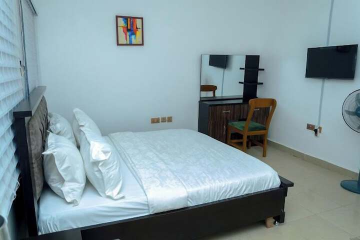 Room 8 of 40