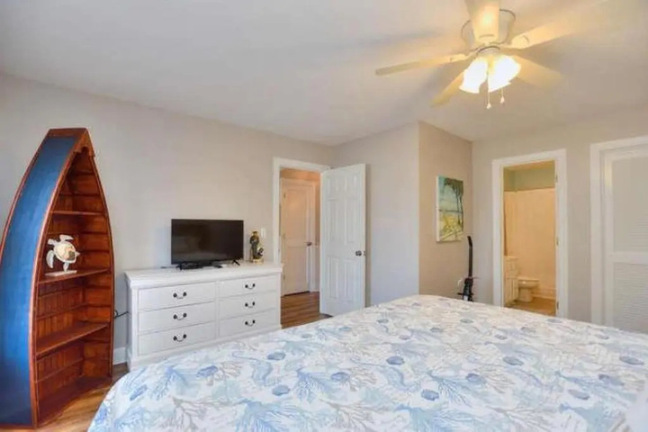 Room 3 of 18